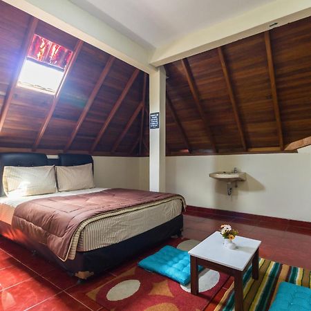 Pele Guesthouse Бандунг Экстерьер фото