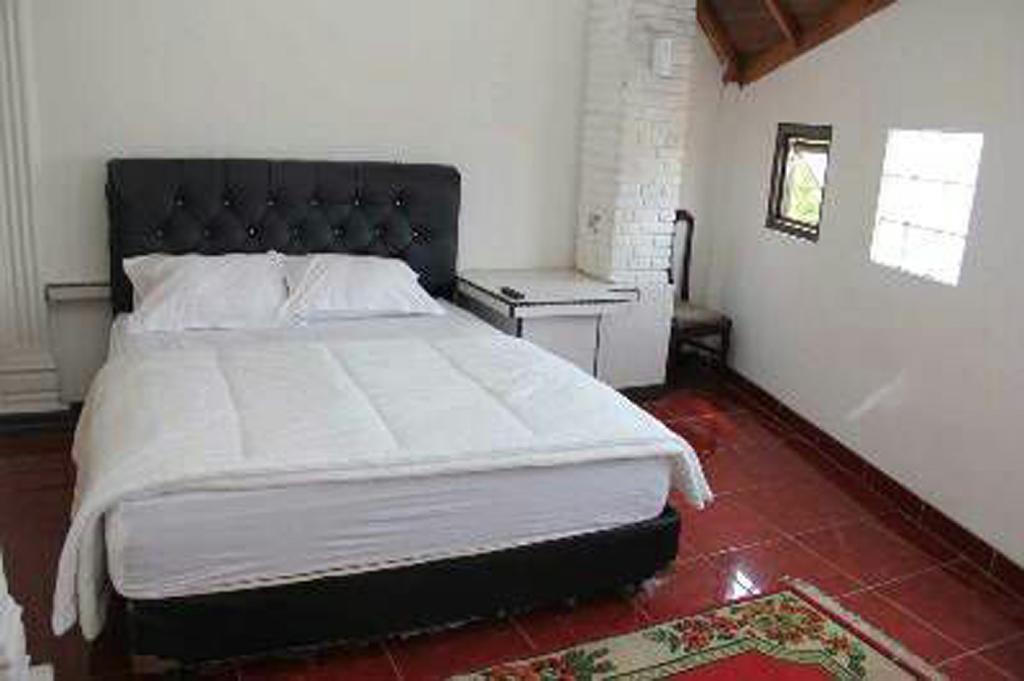Pele Guesthouse Бандунг Экстерьер фото