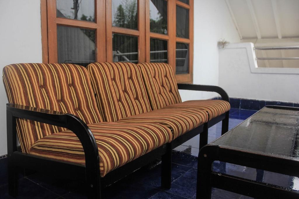 Pele Guesthouse Бандунг Экстерьер фото