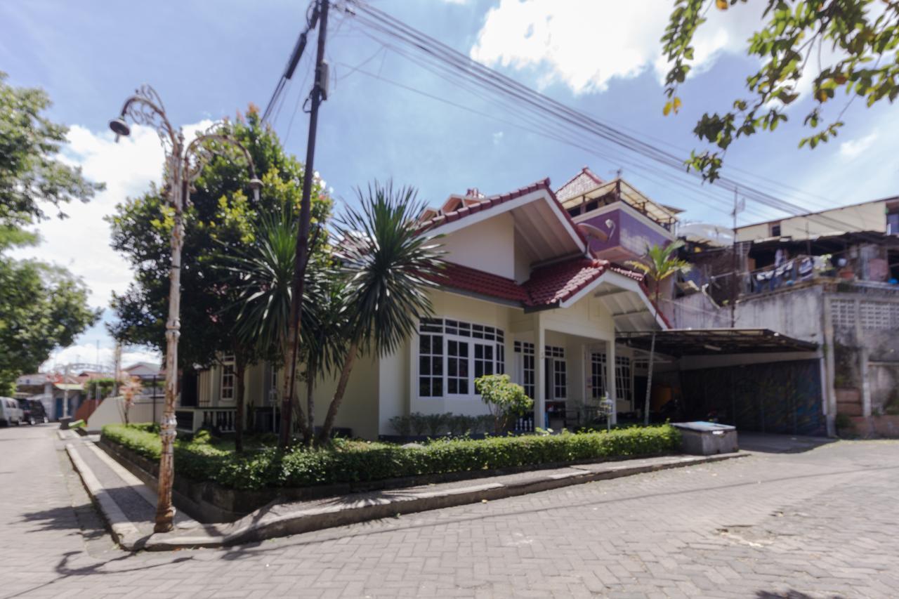 Pele Guesthouse Бандунг Экстерьер фото