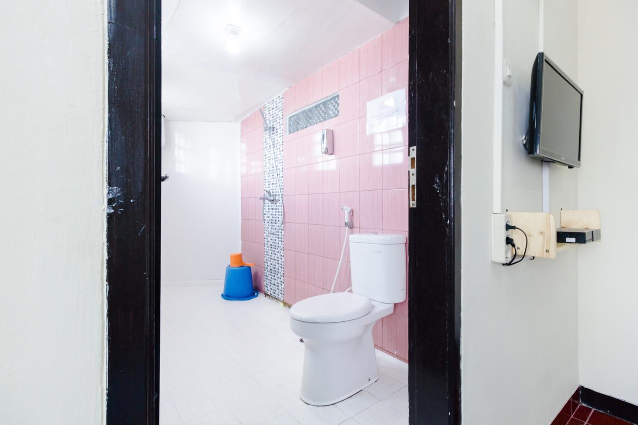 Pele Guesthouse Бандунг Экстерьер фото